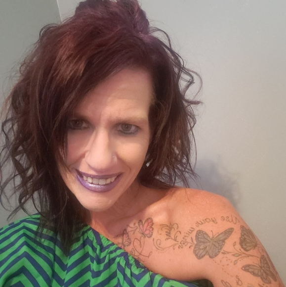 Meet your Posher, Connie - Picture 2 of 3